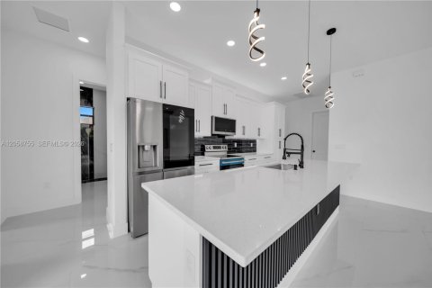 Casa en venta en Lehigh Acres, Florida, 4 dormitorios, 168.62 m2 № 2169112 - foto 12