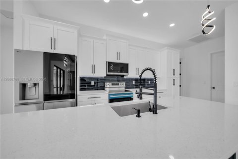 Casa en venta en Lehigh Acres, Florida, 4 dormitorios, 168.62 m2 № 2169112 - foto 11