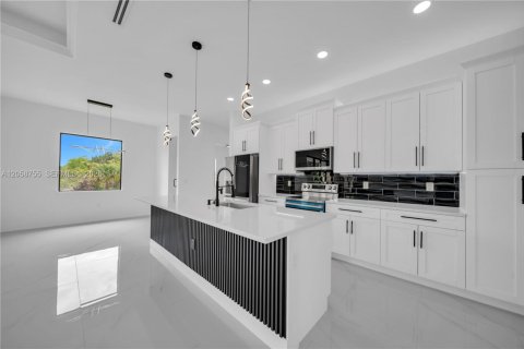 Casa en venta en Lehigh Acres, Florida, 4 dormitorios, 168.62 m2 № 2169112 - foto 13