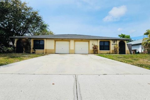 Duplex in Cape Coral, Florida 6 bedrooms, 216.83 sq.m. № 2103552