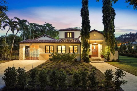 Villa ou maison à Miami Shores, Floride 5 chambres, 305.09 m2 № 2313700