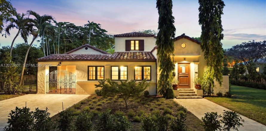 Villa ou maison à Miami Shores, Floride 5 chambres, 305.09 m2 № 2313700