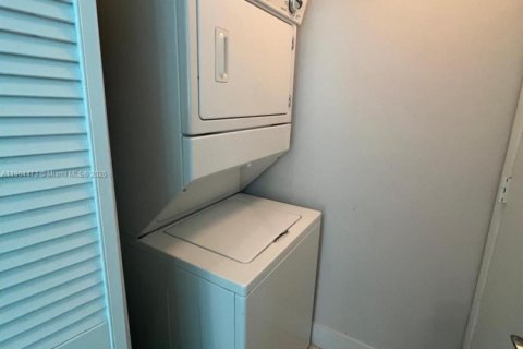 Купить кондоминиум в Майами, Флорида 2 спальни, 93.46м2, № 1967811 - фото 17