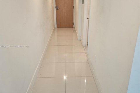 Купить кондоминиум в Майами, Флорида 2 спальни, 93.46м2, № 1967811 - фото 5