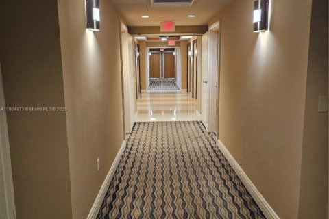 Купить кондоминиум в Майами, Флорида 2 спальни, 93.46м2, № 1967811 - фото 3