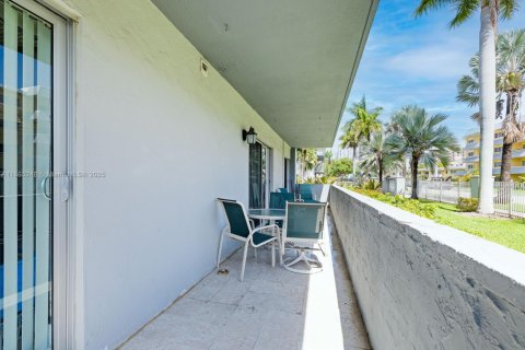 Condo in Miami, Florida, 3 bedrooms  № 1928137 - photo 17