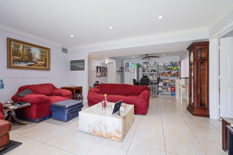Condo in Miami, Florida, 3 bedrooms  № 1928137 - photo 13