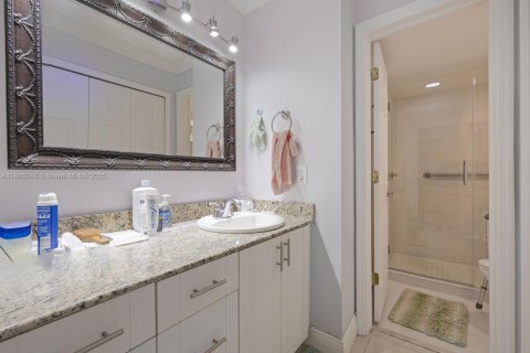 Condo in Miami, Florida, 3 bedrooms  № 1928137 - photo 18