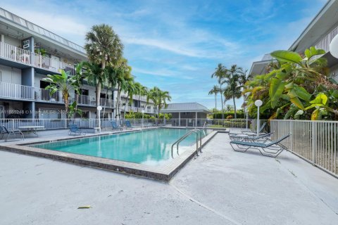 Condo in Miami, Florida, 3 bedrooms  № 1928137 - photo 15