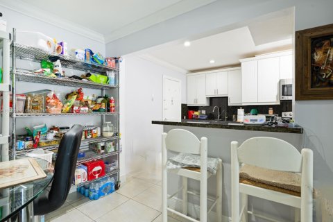 Condo in Miami, Florida, 3 bedrooms  № 1928137 - photo 8