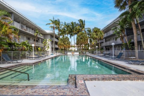 Condo in Miami, Florida, 3 bedrooms  № 1928137 - photo 14