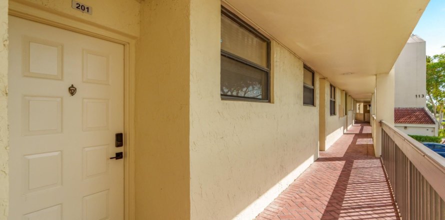 Condo in Oakland Park, Florida, 2 bedrooms № 1007692