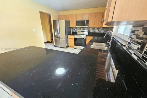 Снять в аренду виллу или дом в Майами, Флорида 5 спален, 279.54м2, № 2002520 - фото 6