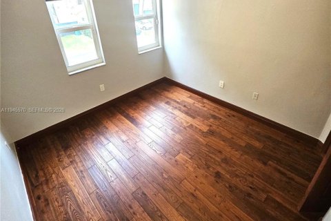 Снять в аренду виллу или дом в Майами, Флорида 5 спален, 279.54м2, № 2002520 - фото 12