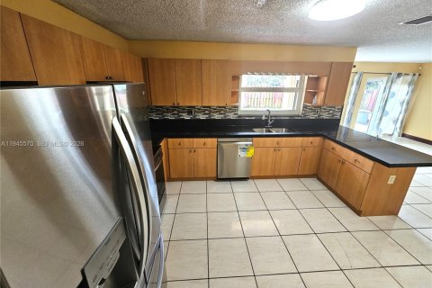 Снять в аренду виллу или дом в Майами, Флорида 5 спален, 279.54м2, № 2002520 - фото 5