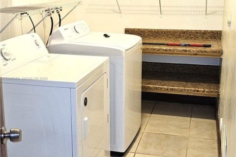 Снять в аренду виллу или дом в Майами, Флорида 5 спален, 279.54м2, № 2002520 - фото 8