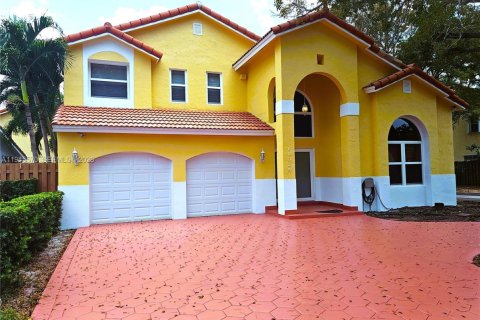 Дом в Майами, Флорида 5 спален, 279.54м2 № 2002520