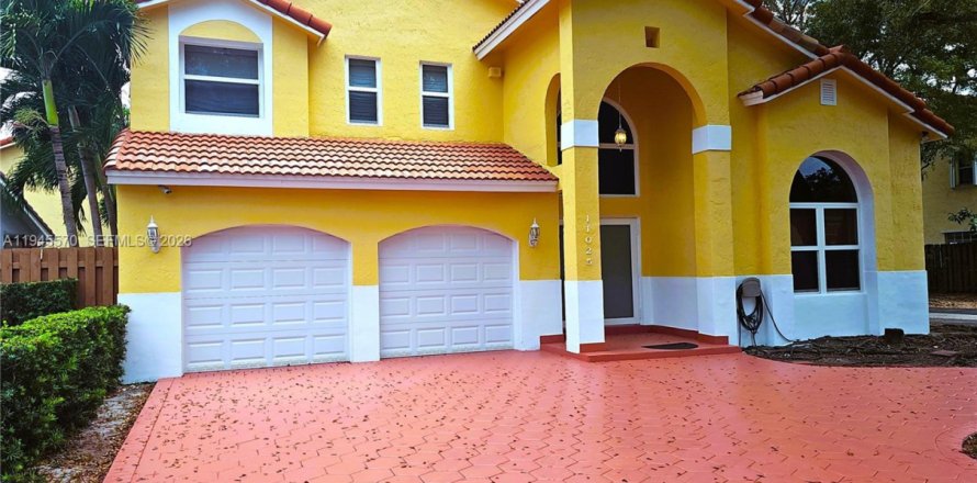 Дом в Майами, Флорида 5 спален, 279.54м2 № 2002520