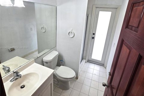 Снять в аренду виллу или дом в Майами, Флорида 5 спален, 279.54м2, № 2002520 - фото 9