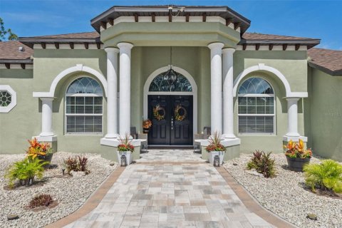 House in Weeki Wachee, Florida 4 bedrooms, 327.76 sq.m. № 1826360 - photo 6