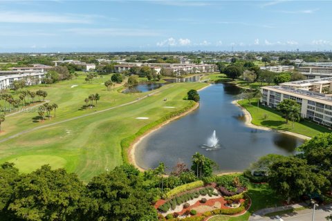 Кондоминиум с 2 спальнями в Коконат Крик, Флорида № 1943275