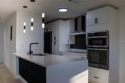 House in Orlando, Florida 3 bedrooms, 104.14 sq.m. № 2377909 - photo 3