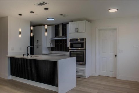 House in Orlando, Florida 3 bedrooms, 104.14 sq.m. № 2377909 - photo 5