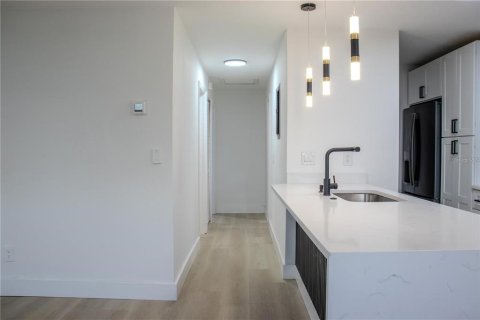 House in Orlando, Florida 3 bedrooms, 104.14 sq.m. № 2377909 - photo 12