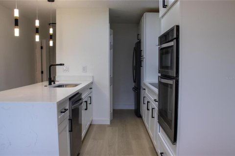 House in Orlando, Florida 3 bedrooms, 104.14 sq.m. № 2377909 - photo 7