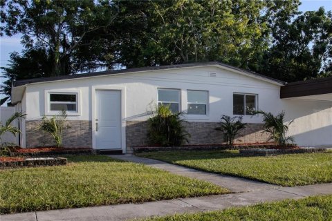 House in Orlando, Florida 3 bedrooms, 104.14 sq.m. № 2377909 - photo 2
