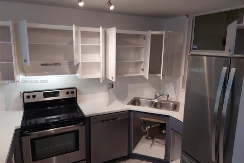 Touwnhouse à vendre à Miami, Floride: 3 chambres, 117.99 m2 № 2028556 - photo 17