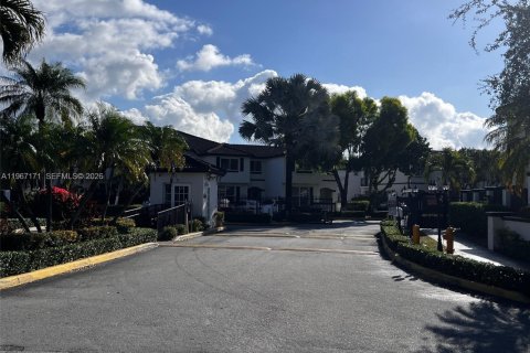 Touwnhouse à vendre à Miami, Floride: 3 chambres, 117.99 m2 № 2028556 - photo 3