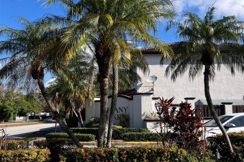 Touwnhouse à vendre à Miami, Floride: 3 chambres, 117.99 m2 № 2028556 - photo 4