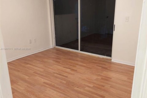 Touwnhouse à vendre à Miami, Floride: 3 chambres, 117.99 m2 № 2028556 - photo 8