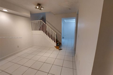 Touwnhouse à vendre à Miami, Floride: 3 chambres, 117.99 m2 № 2028556 - photo 9