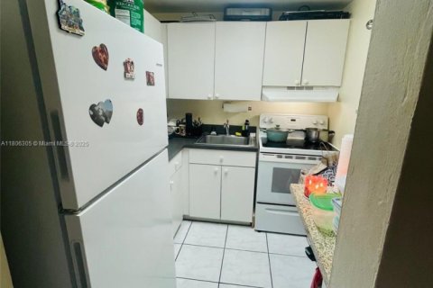 Condo in Miami Gardens, Florida, 1 bedroom  № 1739557 - photo 7