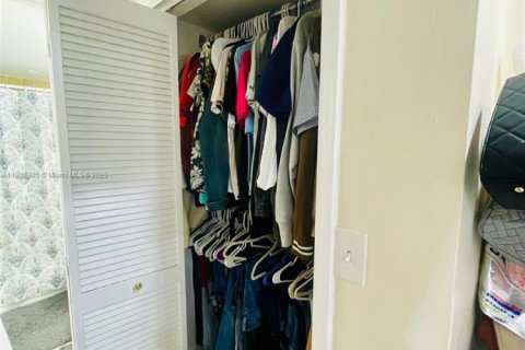 Condo in Miami Gardens, Florida, 1 bedroom  № 1739557 - photo 12