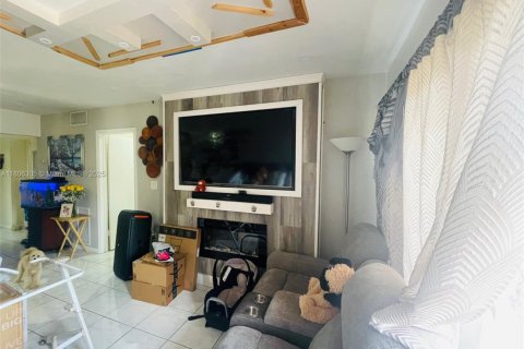 Condo in Miami Gardens, Florida, 1 bedroom  № 1739557 - photo 4