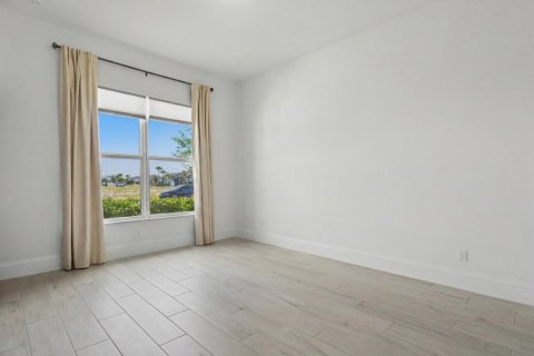 Casa en venta en Port St. Lucie, Florida, 3 dormitorios, 207.54 m2 № 2188468 - foto 6