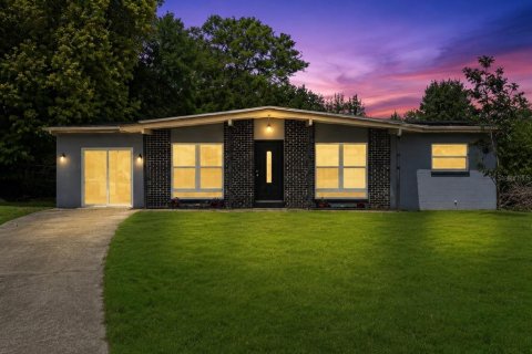 House in Orlando, Florida 3 bedrooms, 141.58 sq.m. № 2201950 - photo 24