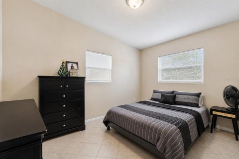 House in Orlando, Florida 3 bedrooms, 141.58 sq.m. № 2201950 - photo 11