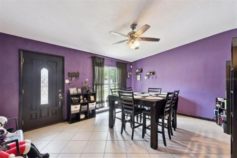 House in Orlando, Florida 3 bedrooms, 141.58 sq.m. № 2201950 - photo 3