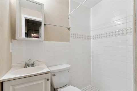 House in Orlando, Florida 3 bedrooms, 141.58 sq.m. № 2201950 - photo 15