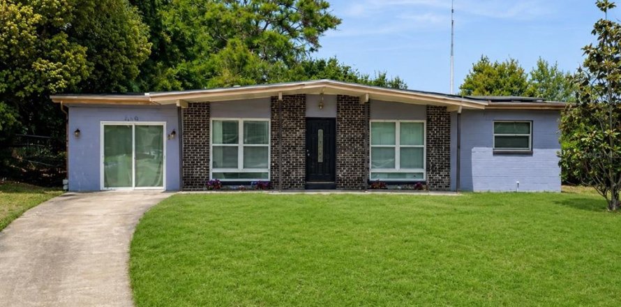 House in Orlando, Florida 3 bedrooms, 141.58 sq.m. № 2201950