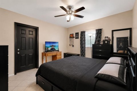 House in Orlando, Florida 3 bedrooms, 141.58 sq.m. № 2201950 - photo 9