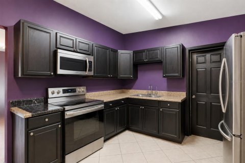 House in Orlando, Florida 3 bedrooms, 141.58 sq.m. № 2201950 - photo 6
