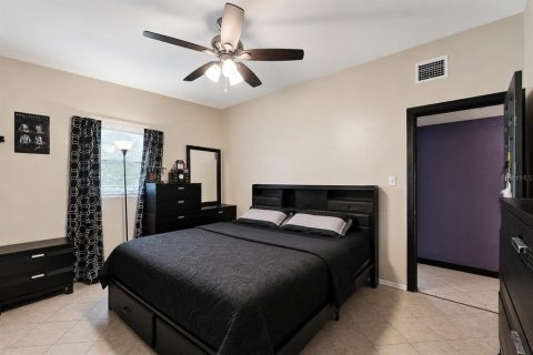 House in Orlando, Florida 3 bedrooms, 141.58 sq.m. № 2201950 - photo 8