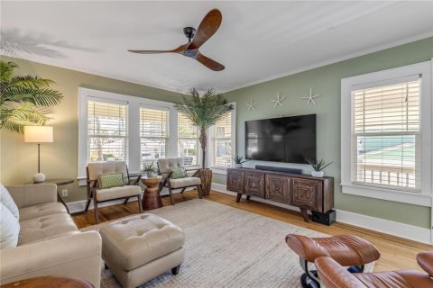House in New Smyrna Beach, Florida 5 bedrooms, 394.18 sq.m. № 2196589 - photo 10