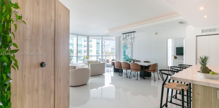 Condo à Aventura, Floride, 2 chambres  № 1989221