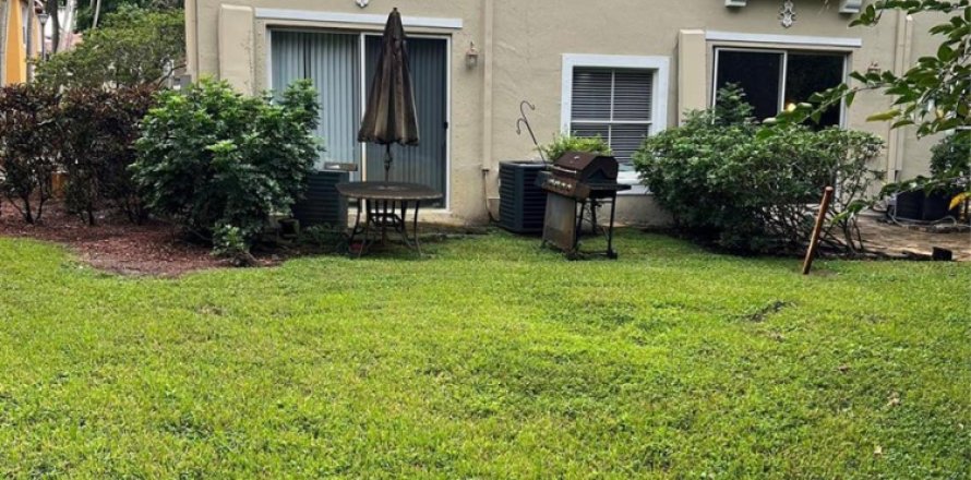 Condominio en Margate, Florida, 3 dormitorios  № 2242752